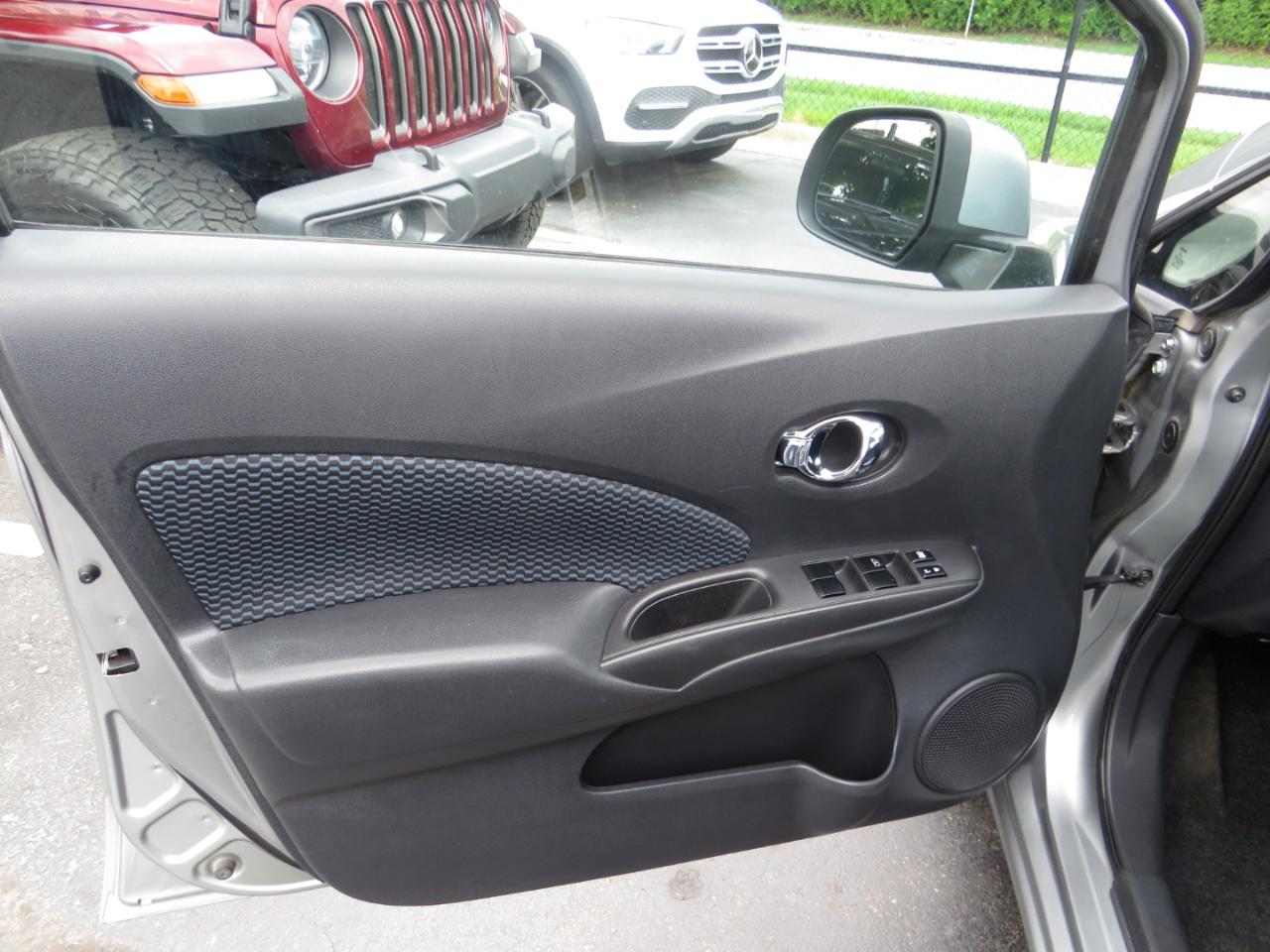 Nissan Versa Note 5dr HB CVT 1.6 SV 2014