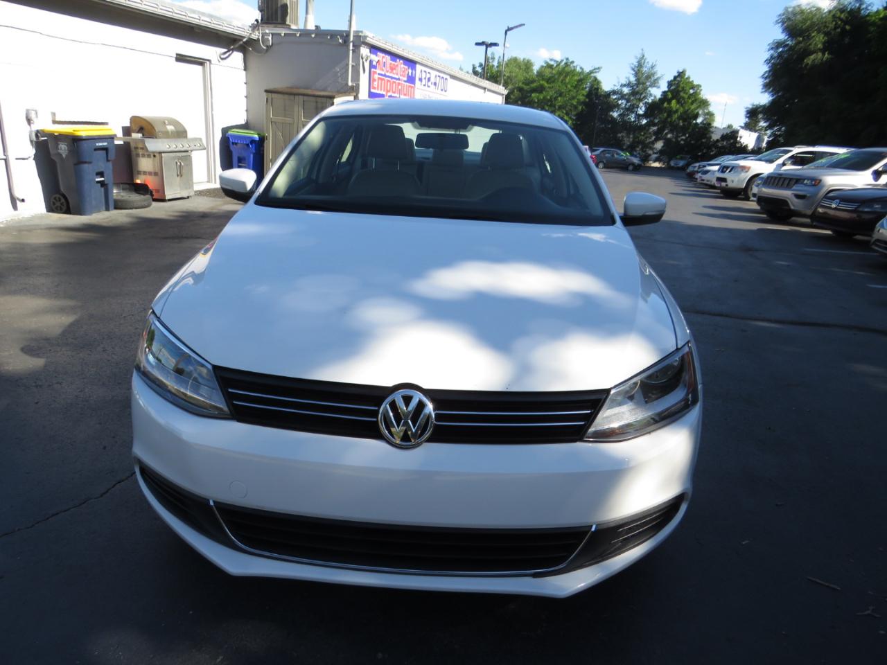 Volkswagen Jetta Sedan 4dr Auto SE PZEV 2013