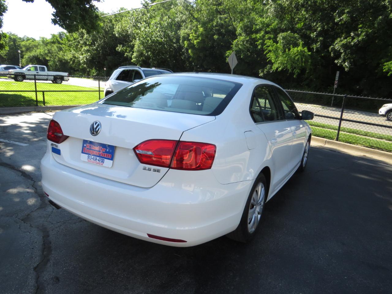 Volkswagen Jetta Sedan 4dr Auto SE PZEV 2013