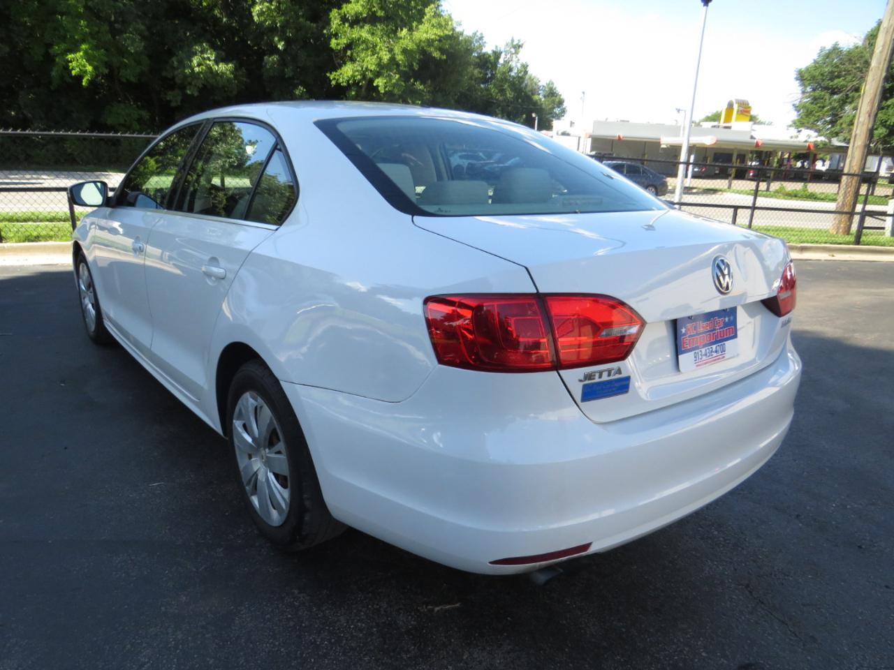 Volkswagen Jetta Sedan 4dr Auto SE PZEV 2013