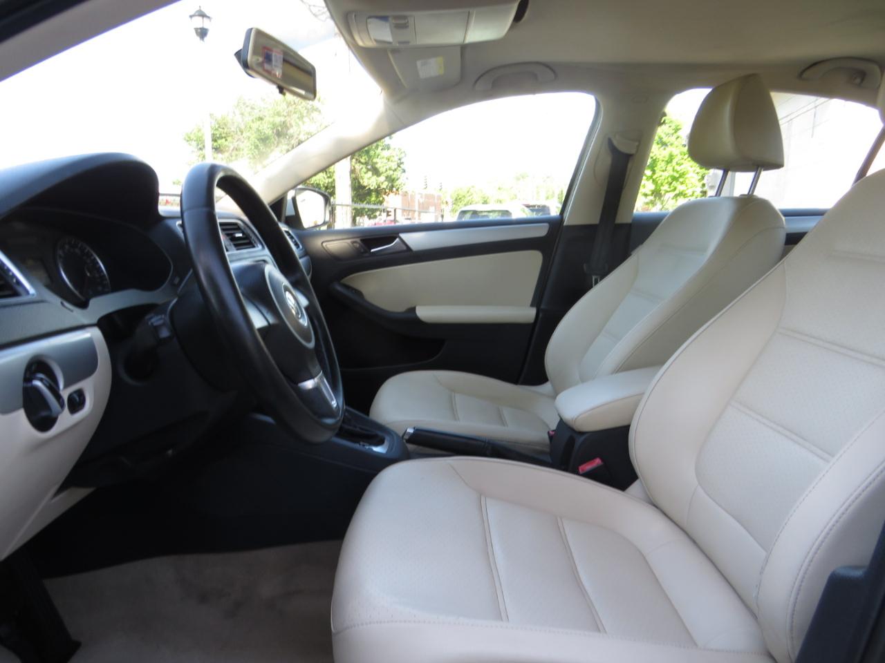 Volkswagen Jetta Sedan 4dr Auto SE PZEV 2013