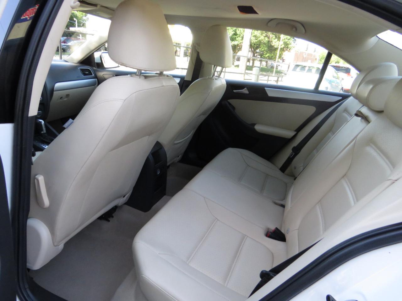 Volkswagen Jetta Sedan 4dr Auto SE PZEV 2013