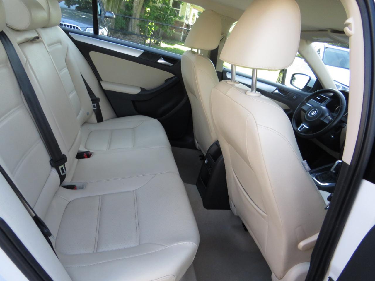Volkswagen Jetta Sedan 4dr Auto SE PZEV 2013