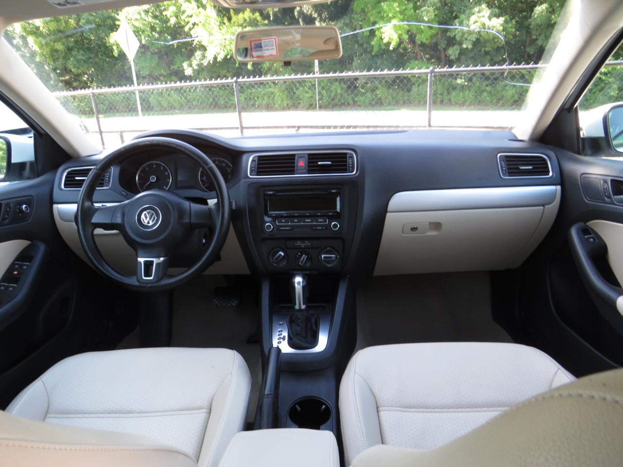 Volkswagen Jetta Sedan 4dr Auto SE PZEV 2013