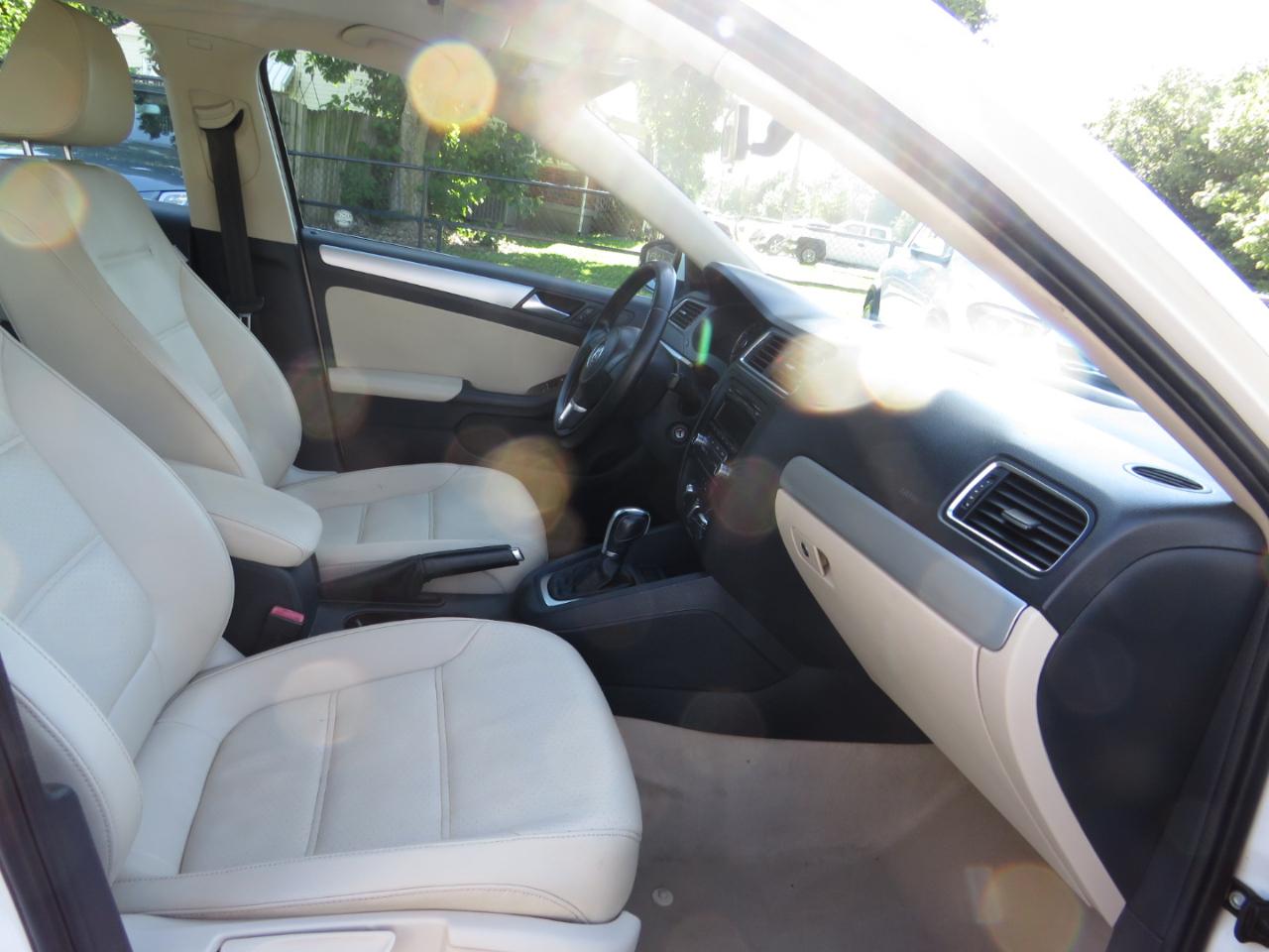 Volkswagen Jetta Sedan 4dr Auto SE PZEV 2013