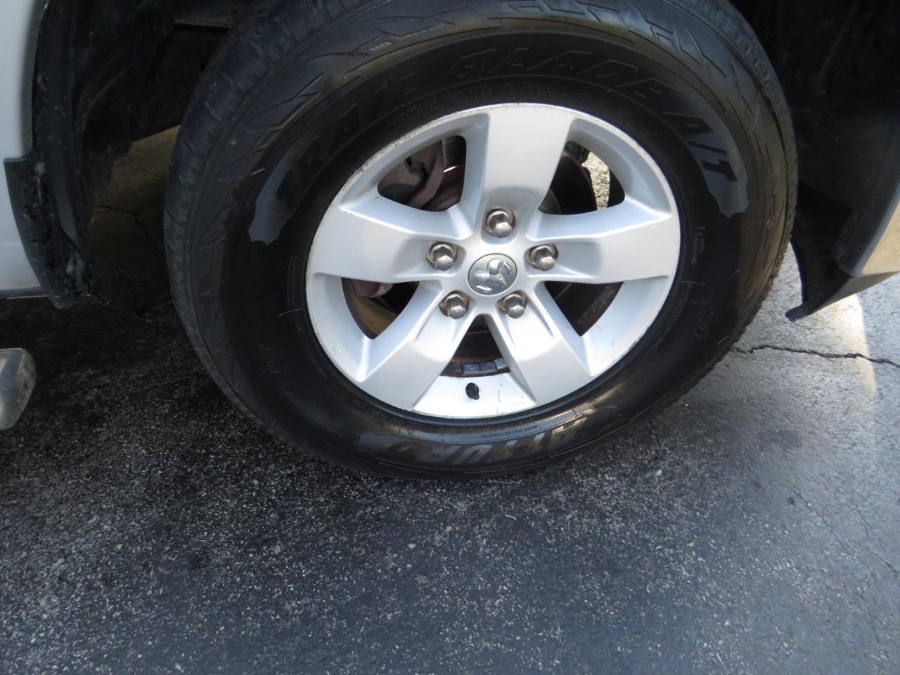 RAM 1500 4WD Quad Cab 140.5" SLT 2013
