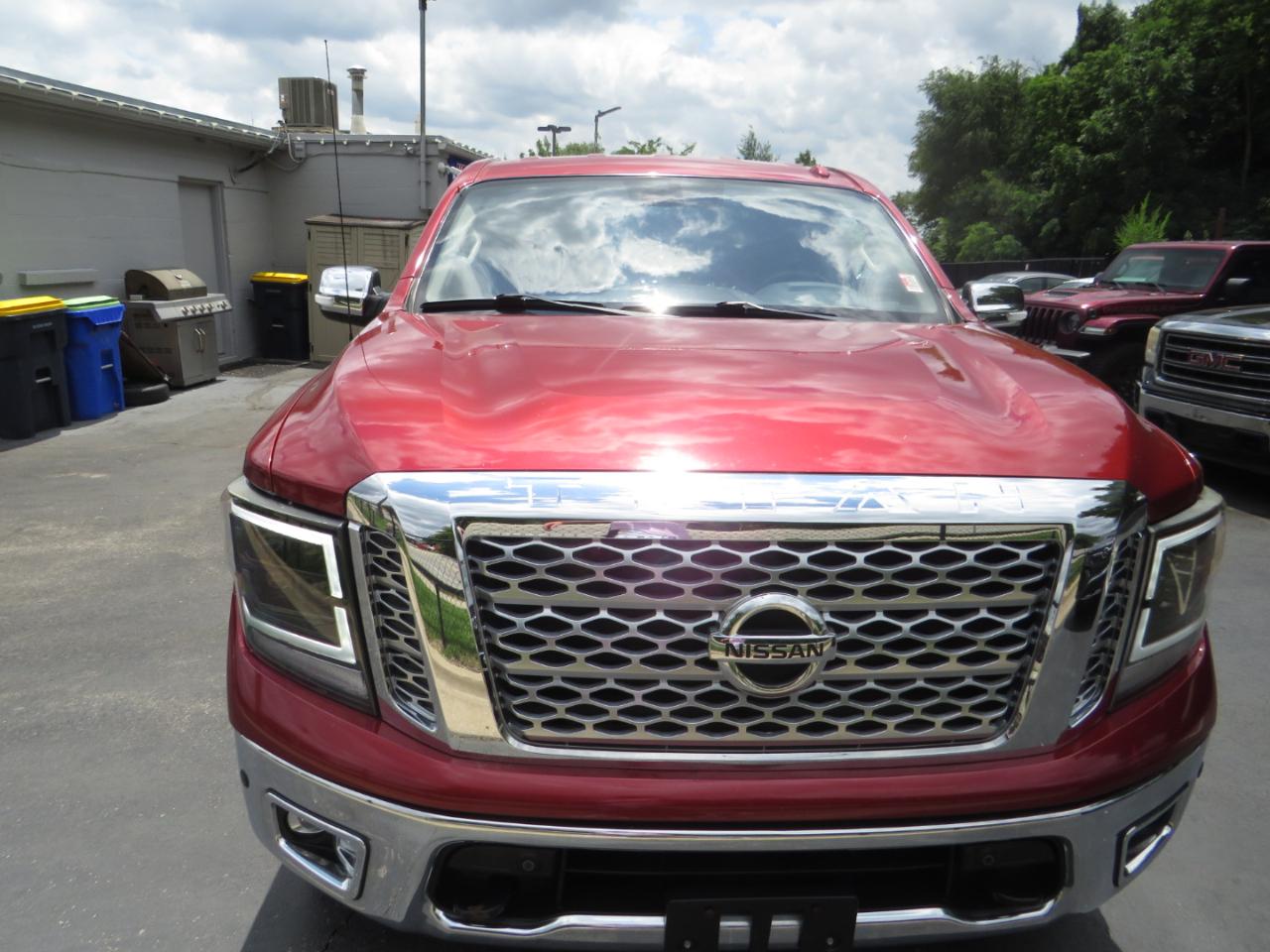 Nissan Titan 4x4 Crew Cab SL 2019