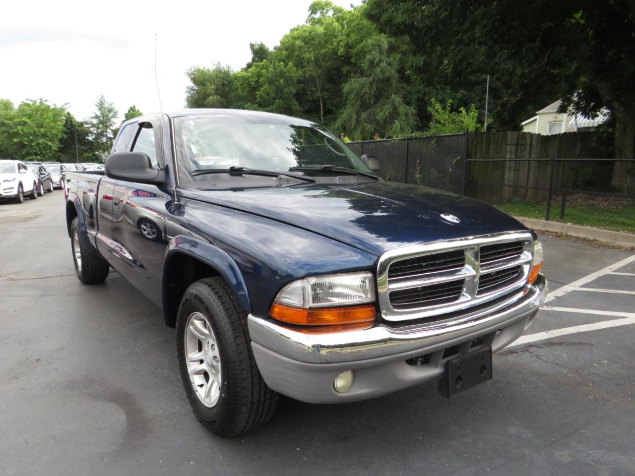 Dodge Dakota 2dr Club Cab 131" WB SLT 2004