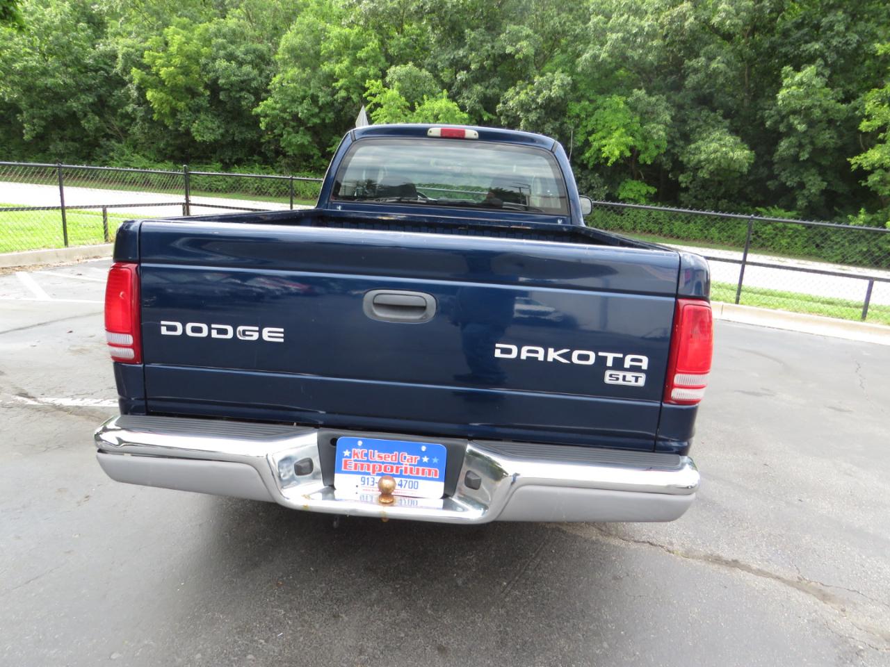 Dodge Dakota 2dr Club Cab 131" WB SLT 2004