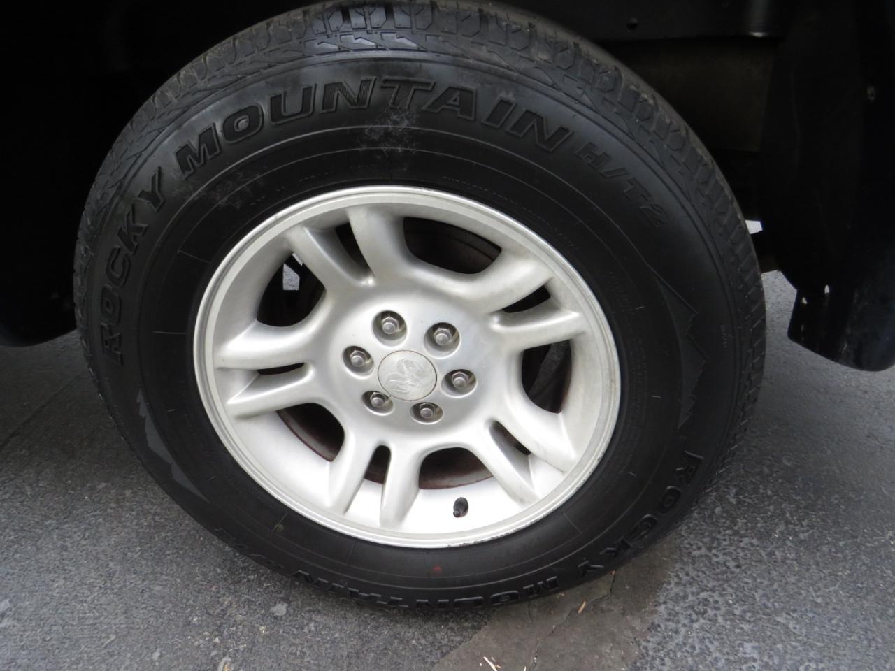 Dodge Dakota 2dr Club Cab 131" WB SLT 2004