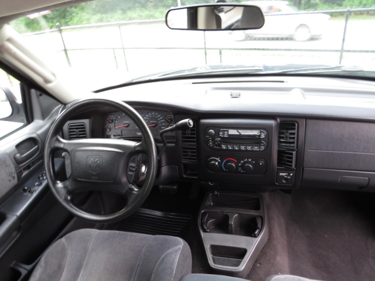 Dodge Dakota 2dr Club Cab 131" WB SLT 2004