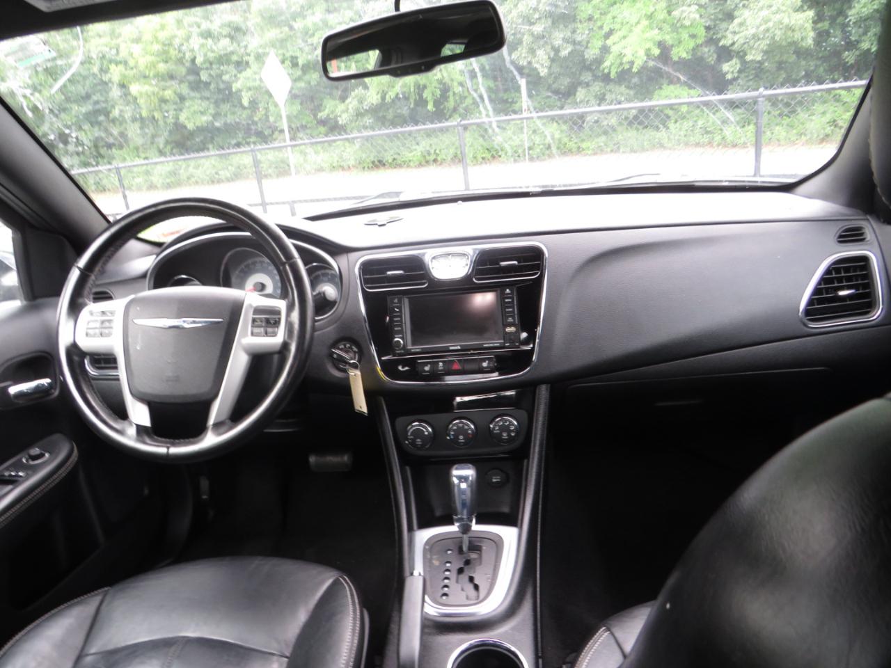 Chrysler 200 4dr Sdn Limited 2012