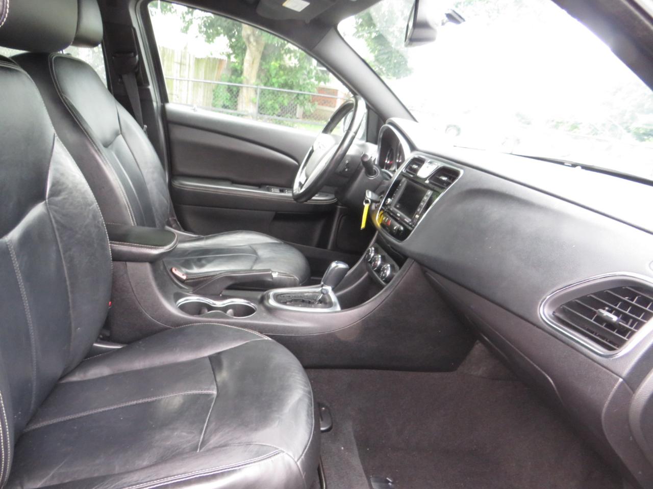 Chrysler 200 4dr Sdn Limited 2012