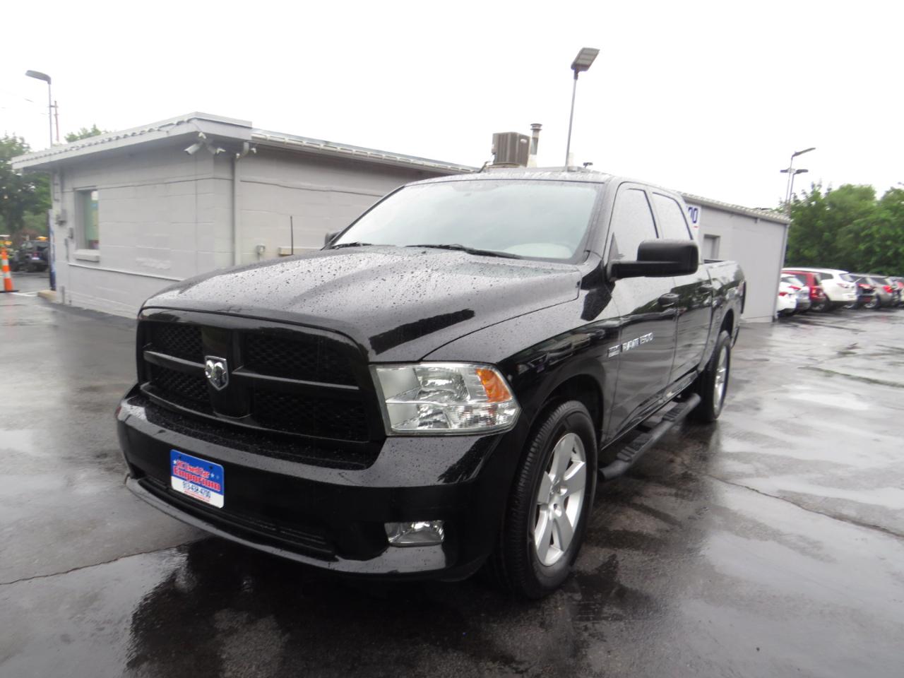 RAM 1500 4WD Crew Cab 140.5" Express 2012