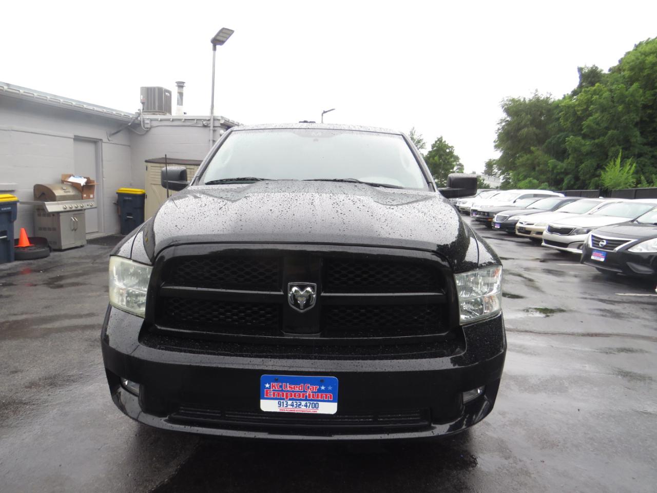 RAM 1500 4WD Crew Cab 140.5" Express 2012