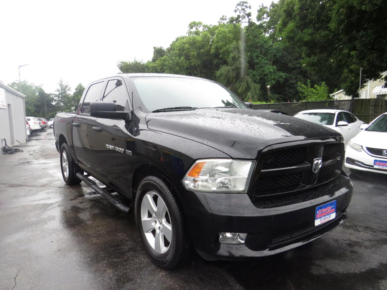 RAM 1500 4WD Crew Cab 140.5" Express 2012