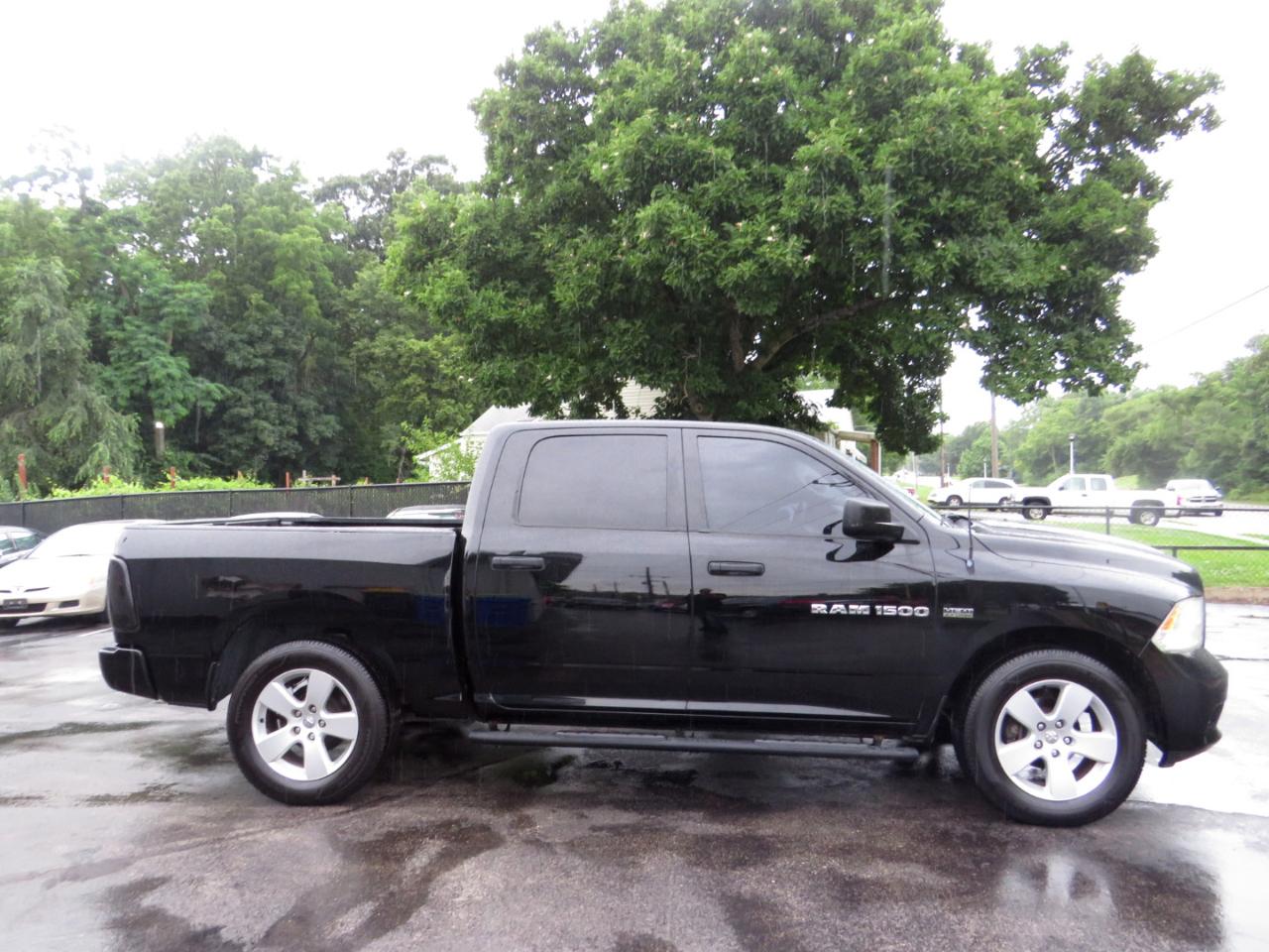 RAM 1500 4WD Crew Cab 140.5" Express 2012