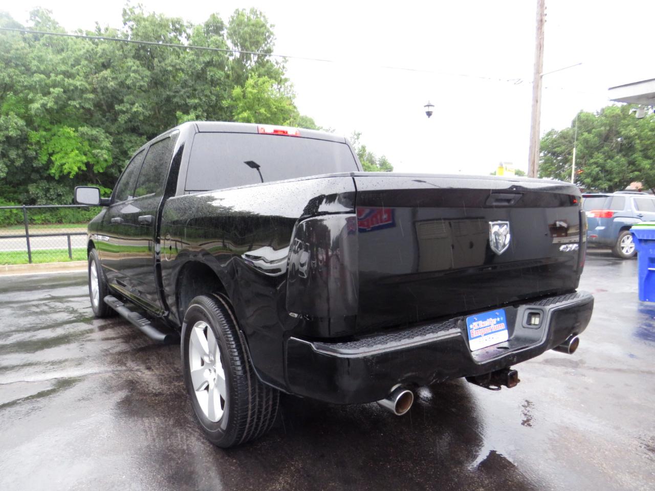 RAM 1500 4WD Crew Cab 140.5" Express 2012