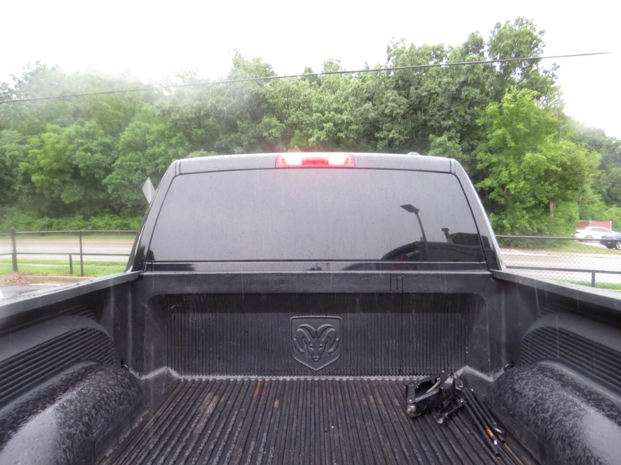 RAM 1500 4WD Crew Cab 140.5" Express 2012