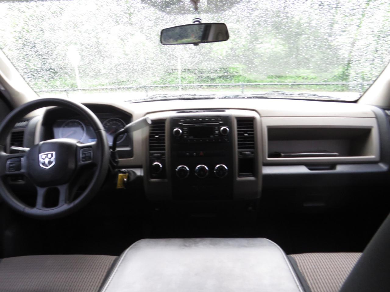RAM 1500 4WD Crew Cab 140.5" Express 2012