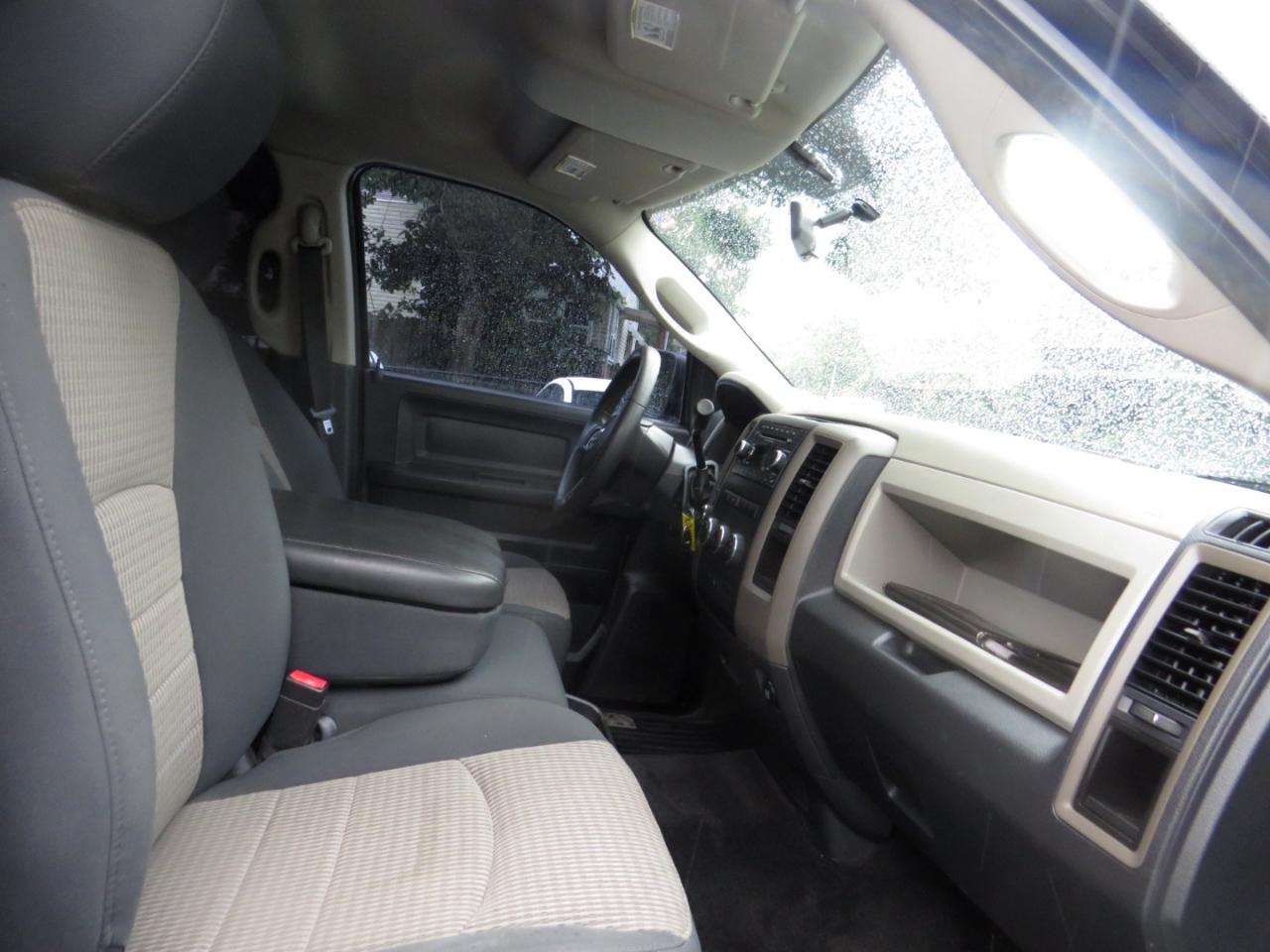 RAM 1500 4WD Crew Cab 140.5" Express 2012
