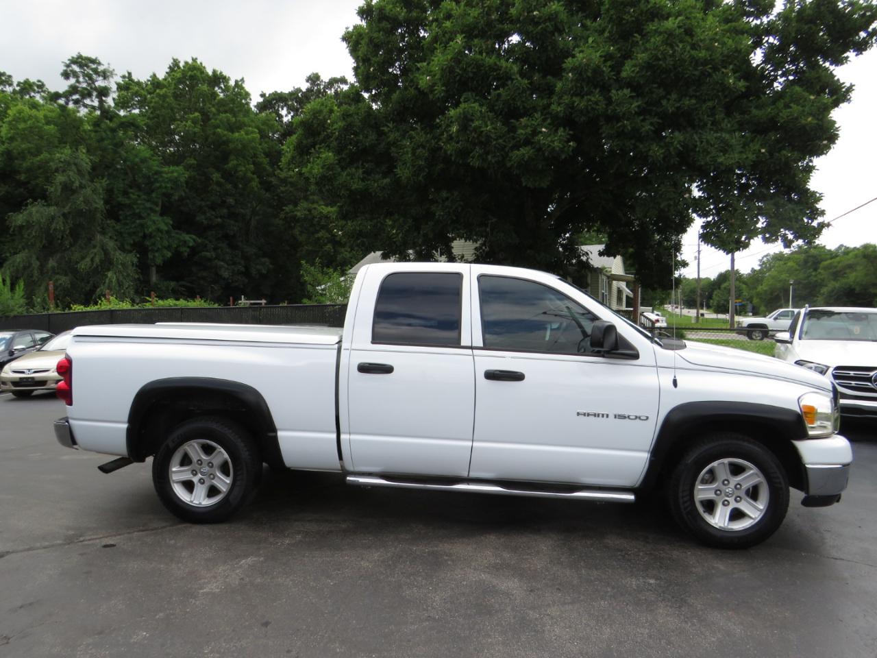 Dodge Ram 1500 2WD Quad Cab 140.5" SLT 2007
