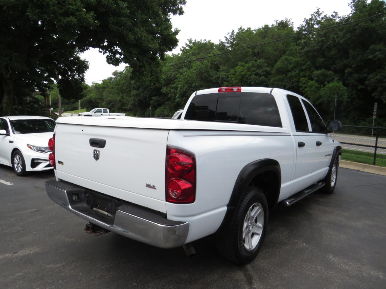 Dodge Ram 1500 2WD Quad Cab 140.5" SLT 2007