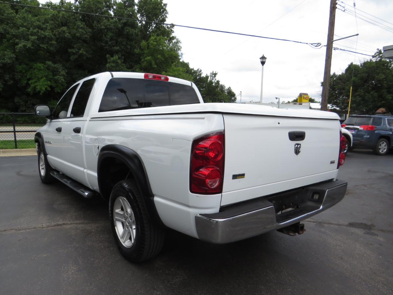 Dodge Ram 1500 2WD Quad Cab 140.5" SLT 2007