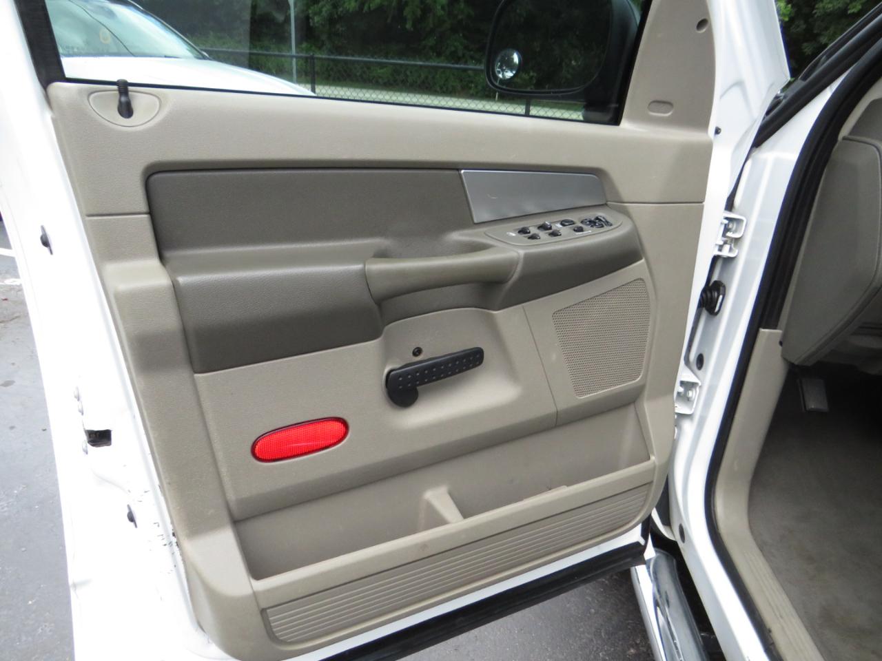 Dodge Ram 1500 2WD Quad Cab 140.5" SLT 2007