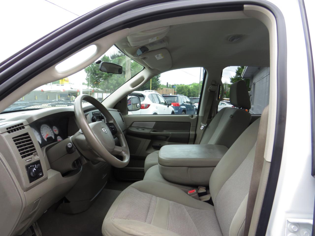 Dodge Ram 1500 2WD Quad Cab 140.5" SLT 2007