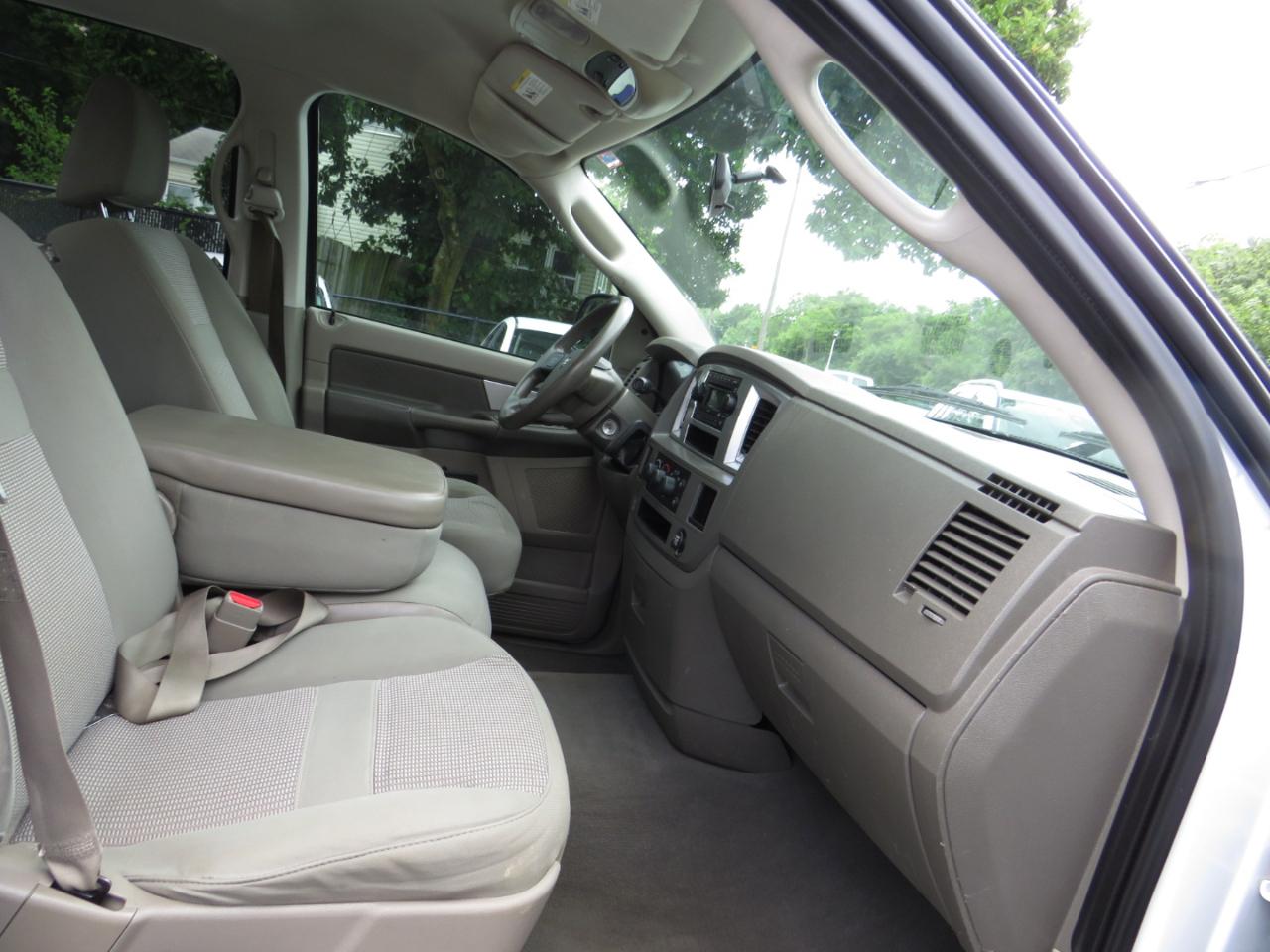 Dodge Ram 1500 2WD Quad Cab 140.5" SLT 2007