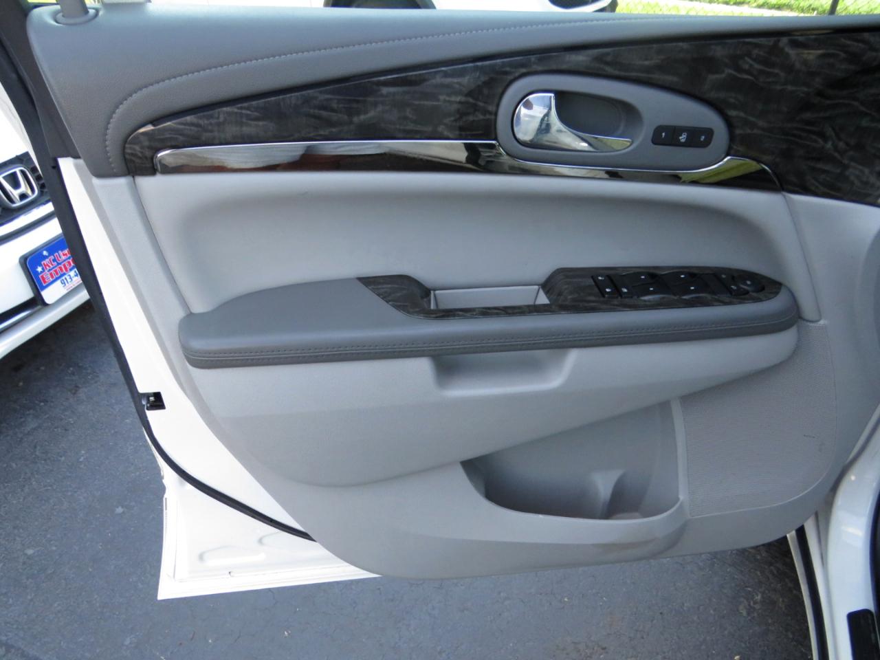 Buick Enclave FWD 4dr Leather 2013