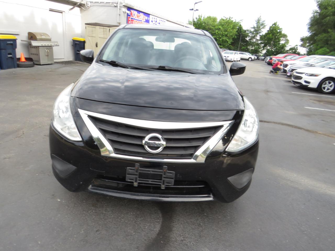 Nissan Versa Sedan SV CVT 2017