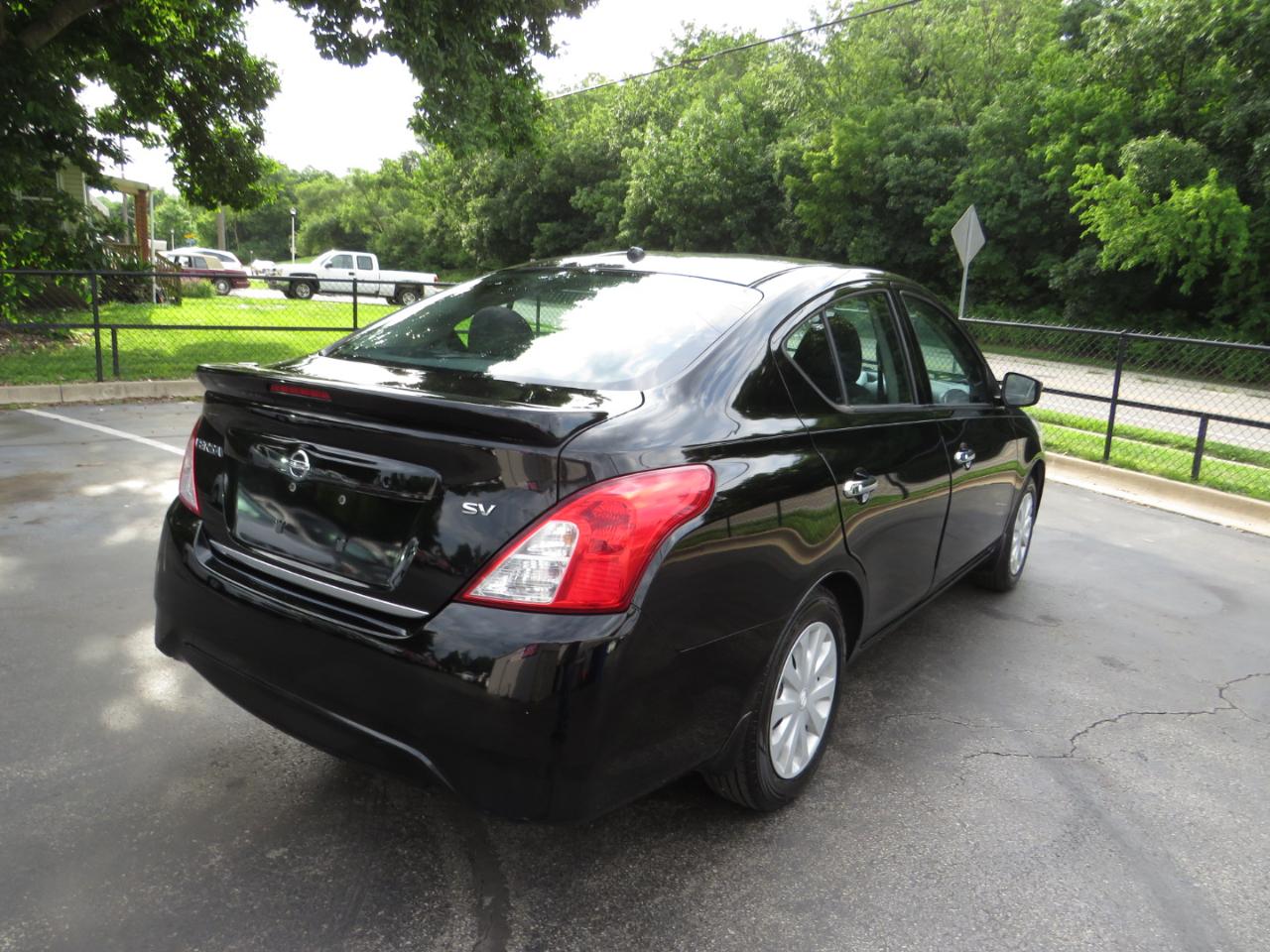 Nissan Versa Sedan SV CVT 2017
