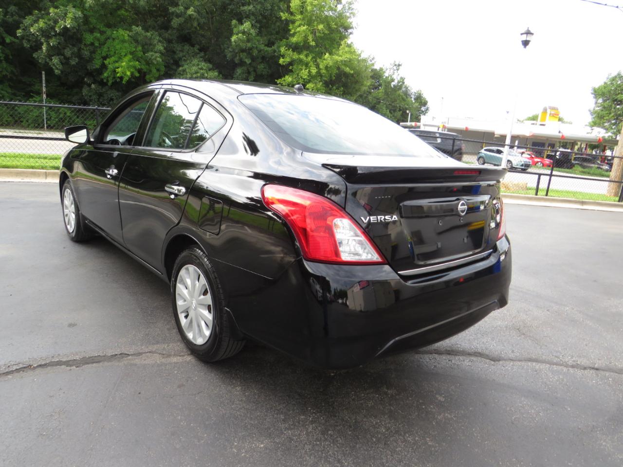 Nissan Versa Sedan SV CVT 2017
