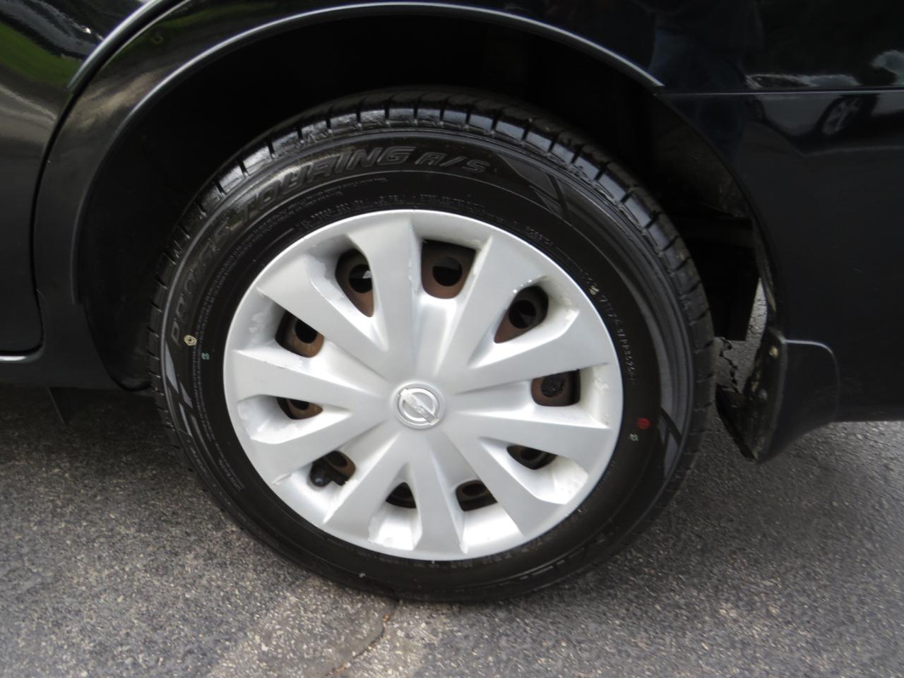 Nissan Versa Sedan SV CVT 2017