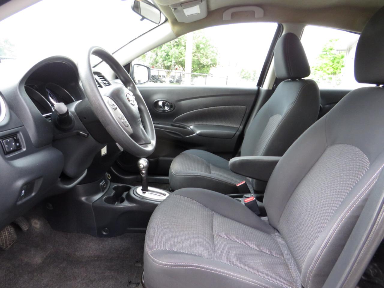 Nissan Versa Sedan SV CVT 2017