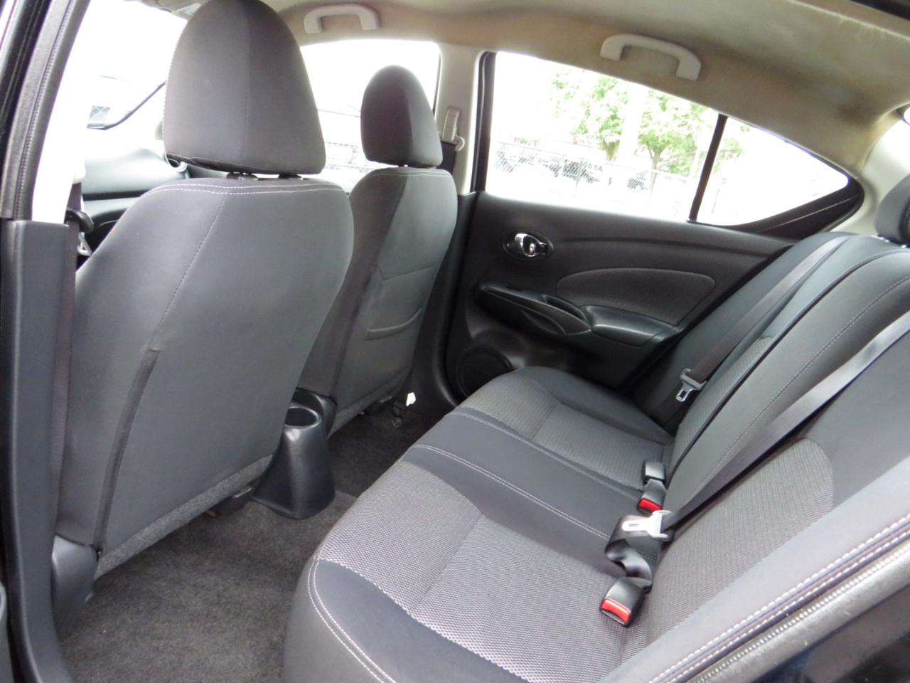 Nissan Versa Sedan SV CVT 2017
