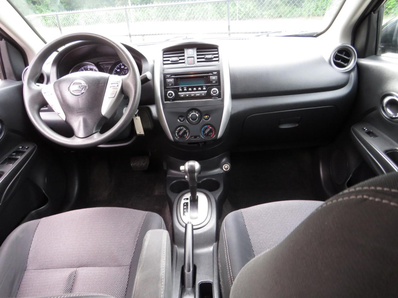 Nissan Versa Sedan SV CVT 2017
