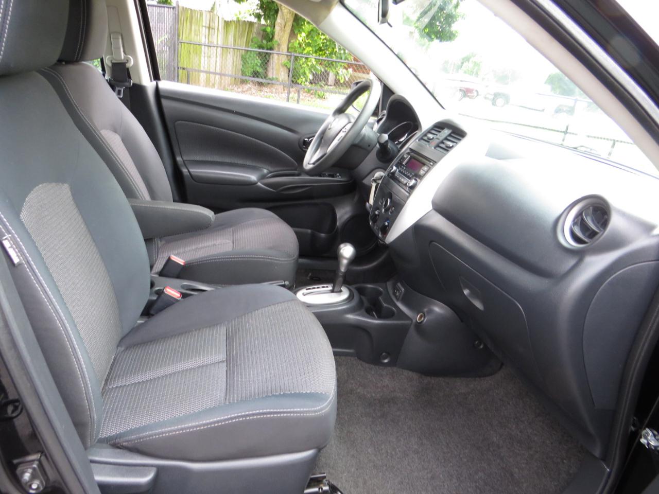 Nissan Versa Sedan SV CVT 2017