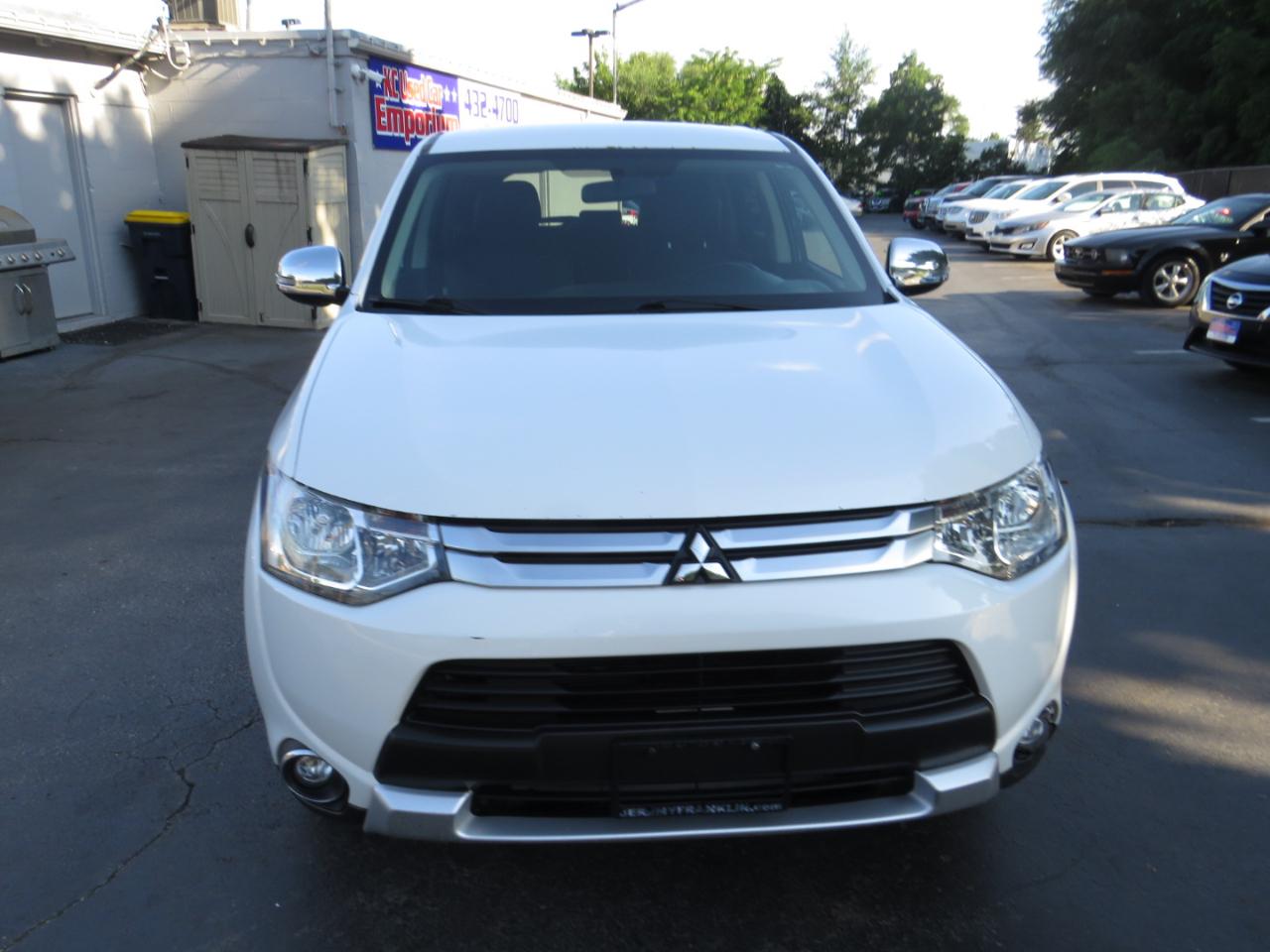 Mitsubishi Outlander 2WD 4dr SE 2015
