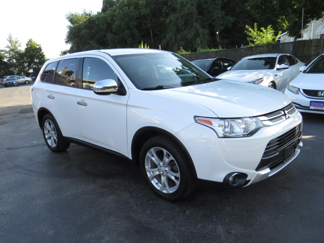 Mitsubishi Outlander 2WD 4dr SE 2015