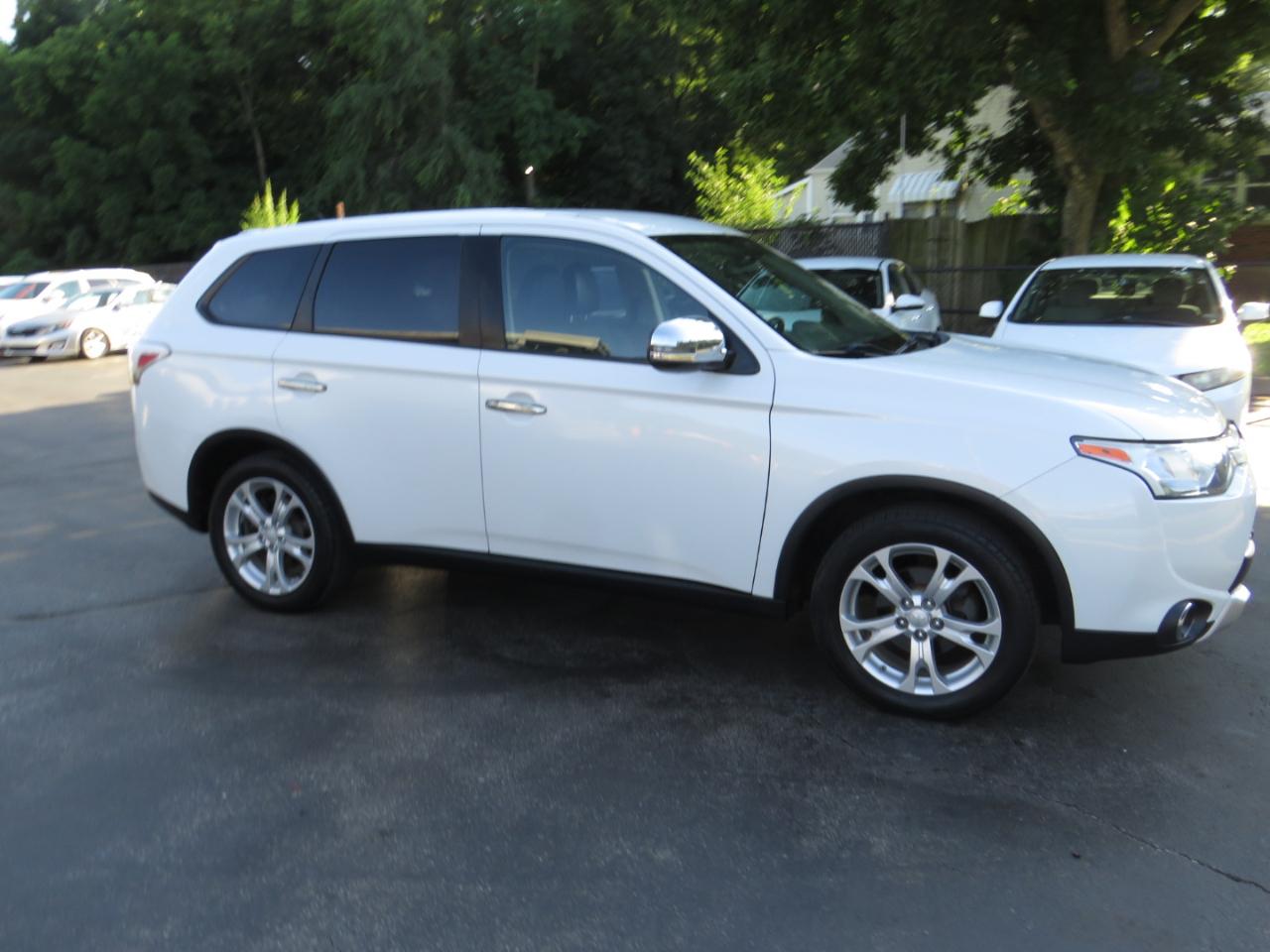 Mitsubishi Outlander 2WD 4dr SE 2015