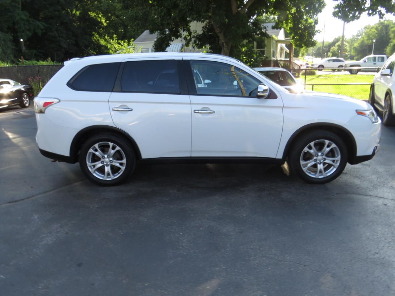 Mitsubishi Outlander 2WD 4dr SE 2015