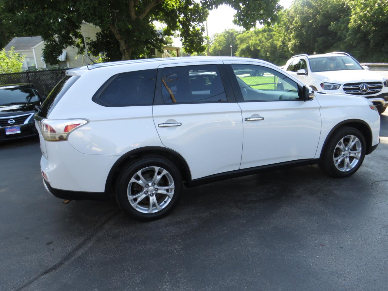 Mitsubishi Outlander 2WD 4dr SE 2015