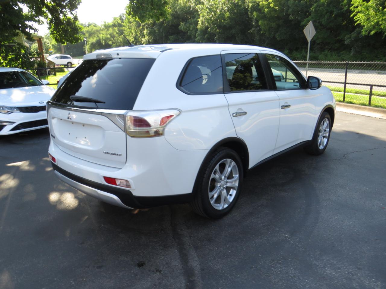 Mitsubishi Outlander 2WD 4dr SE 2015