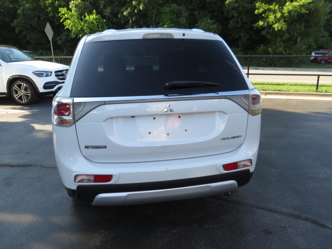 Mitsubishi Outlander 2WD 4dr SE 2015