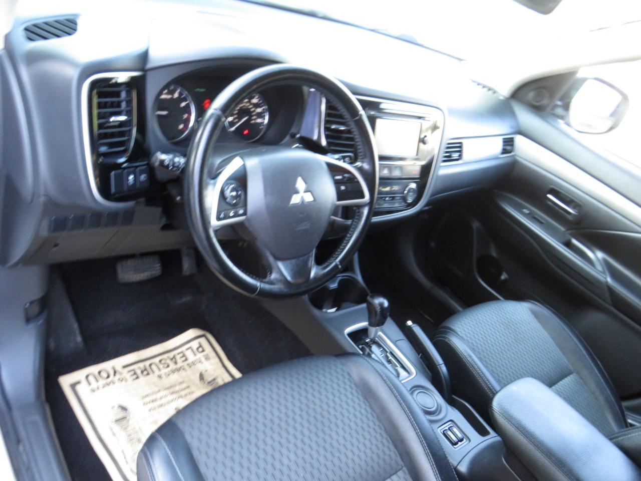 Mitsubishi Outlander 2WD 4dr SE 2015