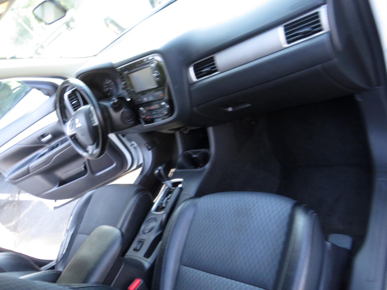 Mitsubishi Outlander 2WD 4dr SE 2015