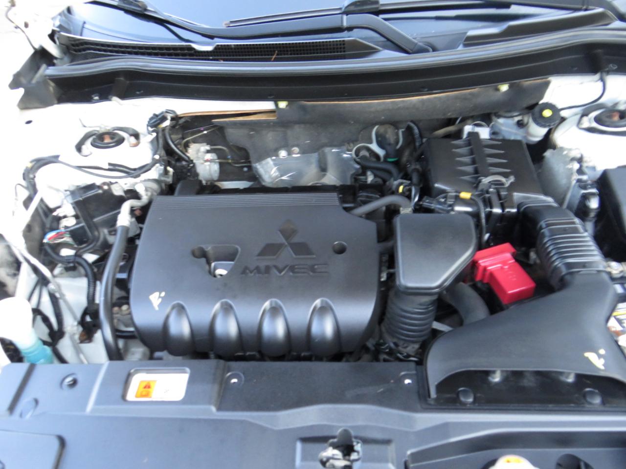 Mitsubishi Outlander 2WD 4dr SE 2015
